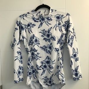 Rashgaurd/ full sleeve swim suit